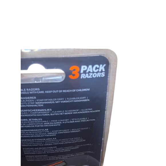 Maximooth Razor 3 Pack Stainless Steel Blade Pivoting Head Lubricating Strip - Picture 4 of 7